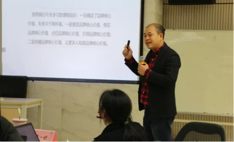 南方略咨詢為中國木門領導者品牌歐派木門【603208】提供品牌核心價值戰略內訓服務2